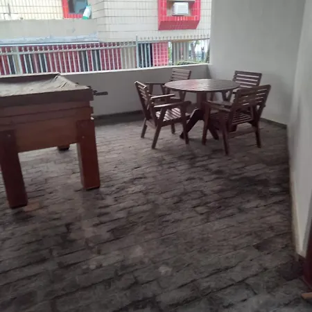 POUCOS PASSOS da PRAIA da Enseada, MELHOR praia do Guaruja e ao lado de vários estabelecimentos, podendo fazer tudo a pé !-3